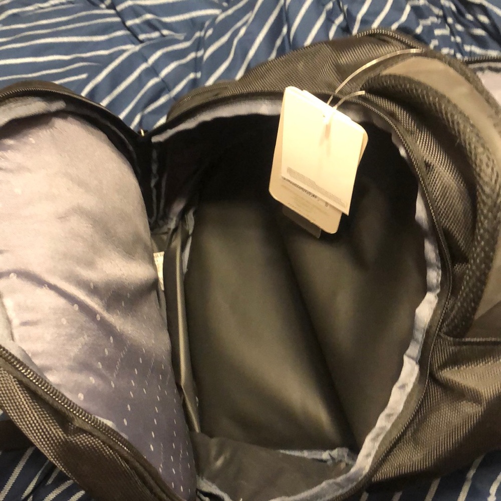 Perry Ellis Back Pack - Picture 5 of 5